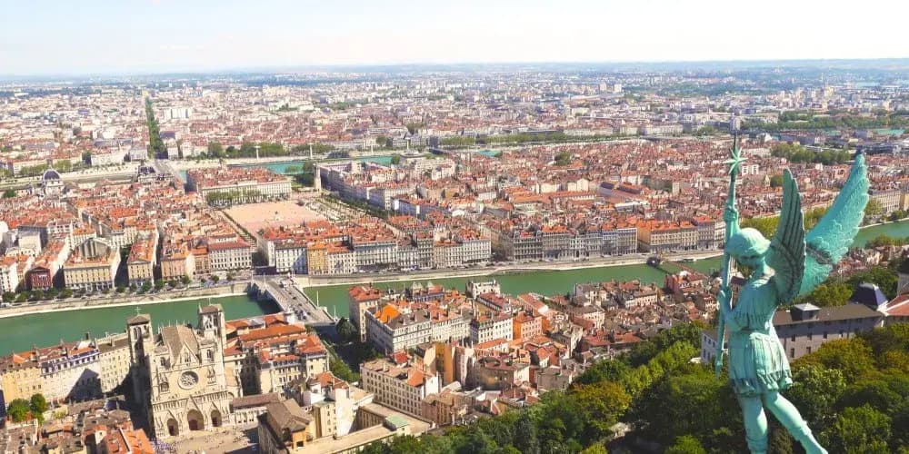 Alternative Taxi Lyon to Lyon Street Food Festival with KIRO TRAVEL