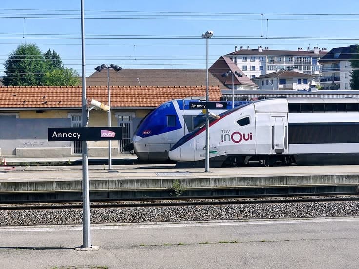 VTC Annecy train station